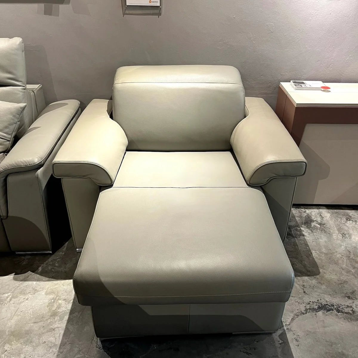 - Ex - Display 50% OFF - Spaceman Highback Chaise Lounge with Storage - Spaceman