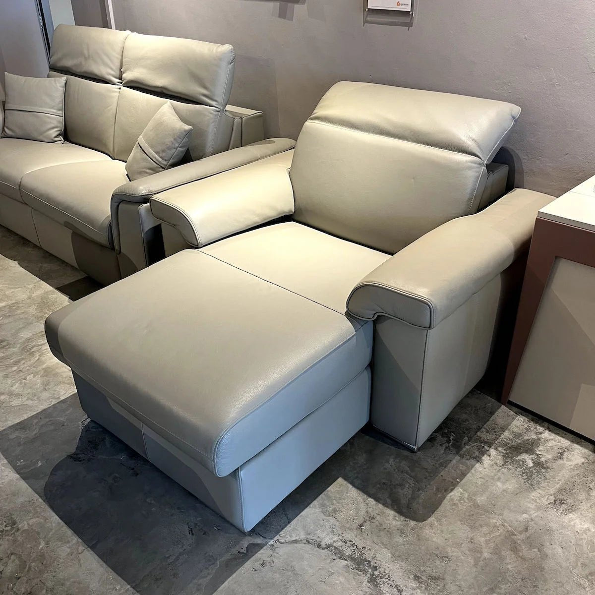 - Ex - Display 50% OFF - Spaceman Highback Chaise Lounge with Storage - Spaceman