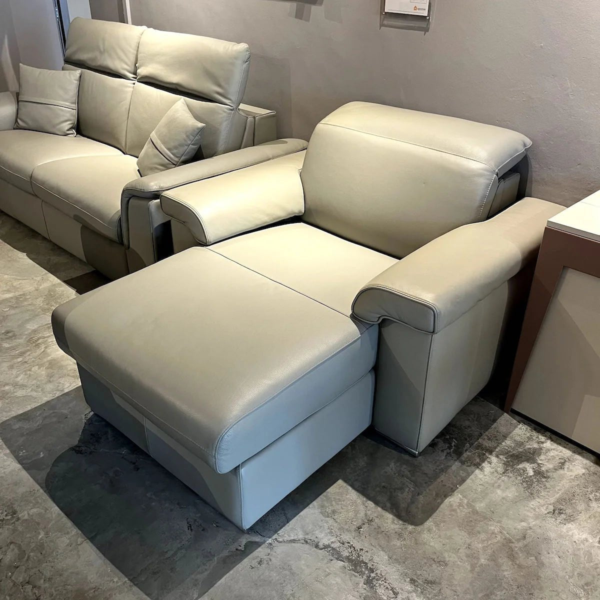 - Ex - Display 50% OFF - Spaceman Highback Chaise Lounge with Storage - Spaceman