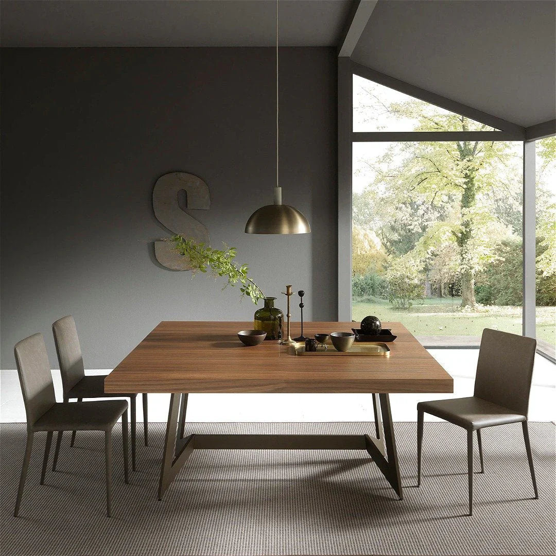 How to Combine Extendable Tables With Multi-Functional Furniture to Maximise Tiny Apartments - Spaceman