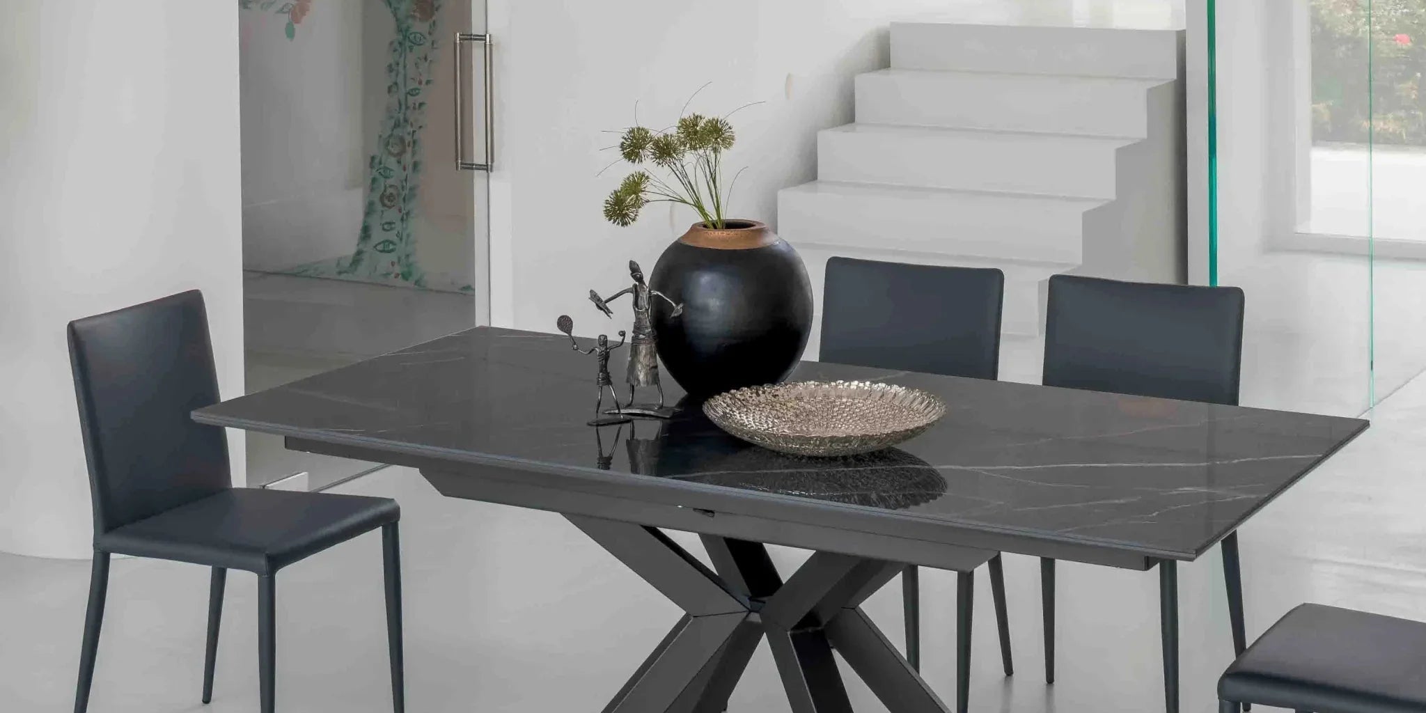 What are the Best Types of Dining Tables for Small Homes - Spaceman