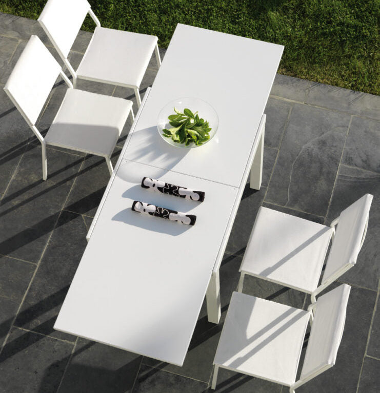 Shuffle - Extendable Outdoor Dining Table