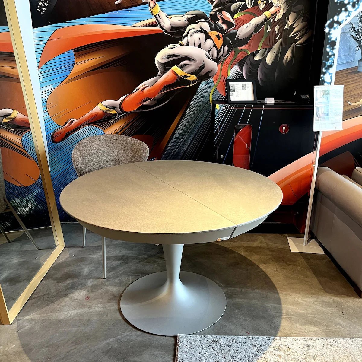 Dining table - EX - DISPLAY 15% OFF - Tulip - Round Expanding Dining Table - Spaceman