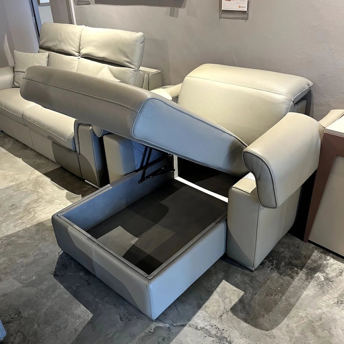  - Ex - Display 50% OFF - Spaceman Highback Chaise Lounge with Storage - Spaceman