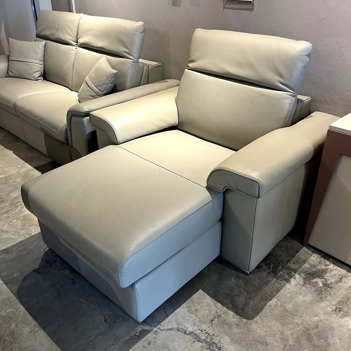  - Ex - Display 50% OFF - Spaceman Highback Chaise Lounge with Storage - Spaceman