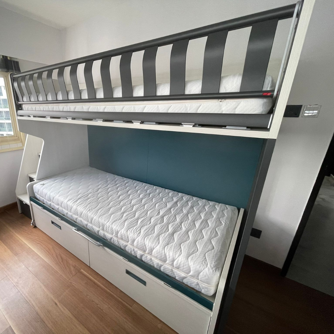 Zigzag - Space-saving kids bunk bed with storage drawers.